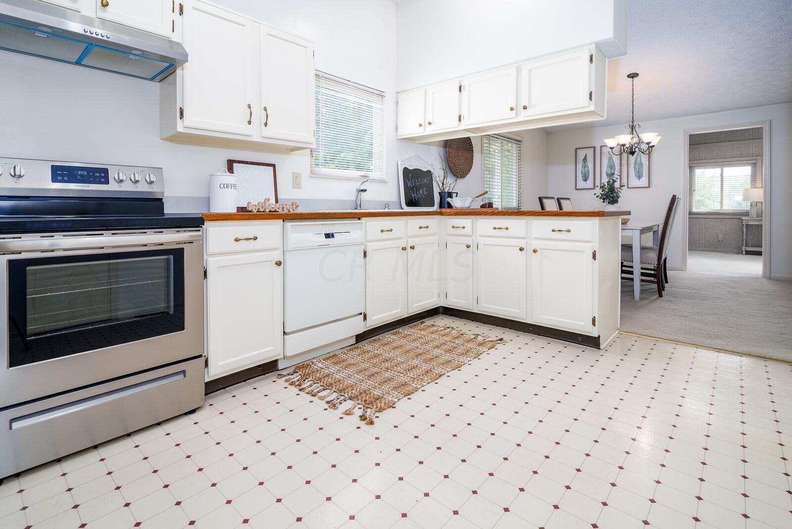 2097 Smokymill Road Dublin, OH 43016 - Photo 14 of 43 kitchen