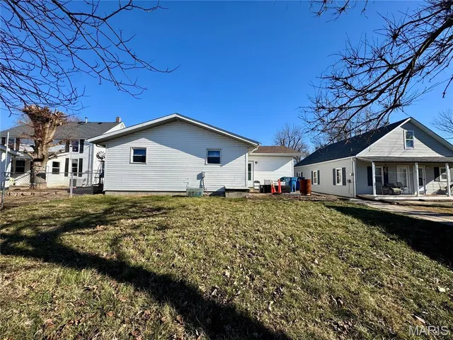 $1,895 | 205 South Donk Avenue, Maryville, IL 62062