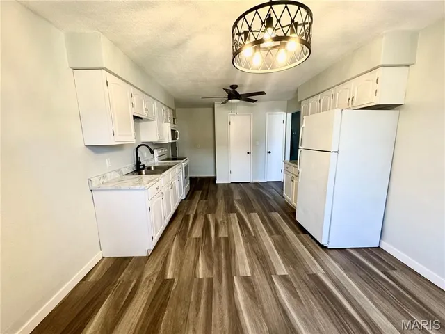 $1,895 | 205 South Donk Avenue, Maryville, IL 62062