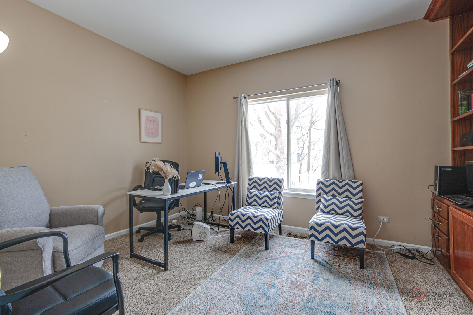 578 North Overlook Trail Round Lake, IL 60073 - Photo 20 of 42 a living room with furniture and a window