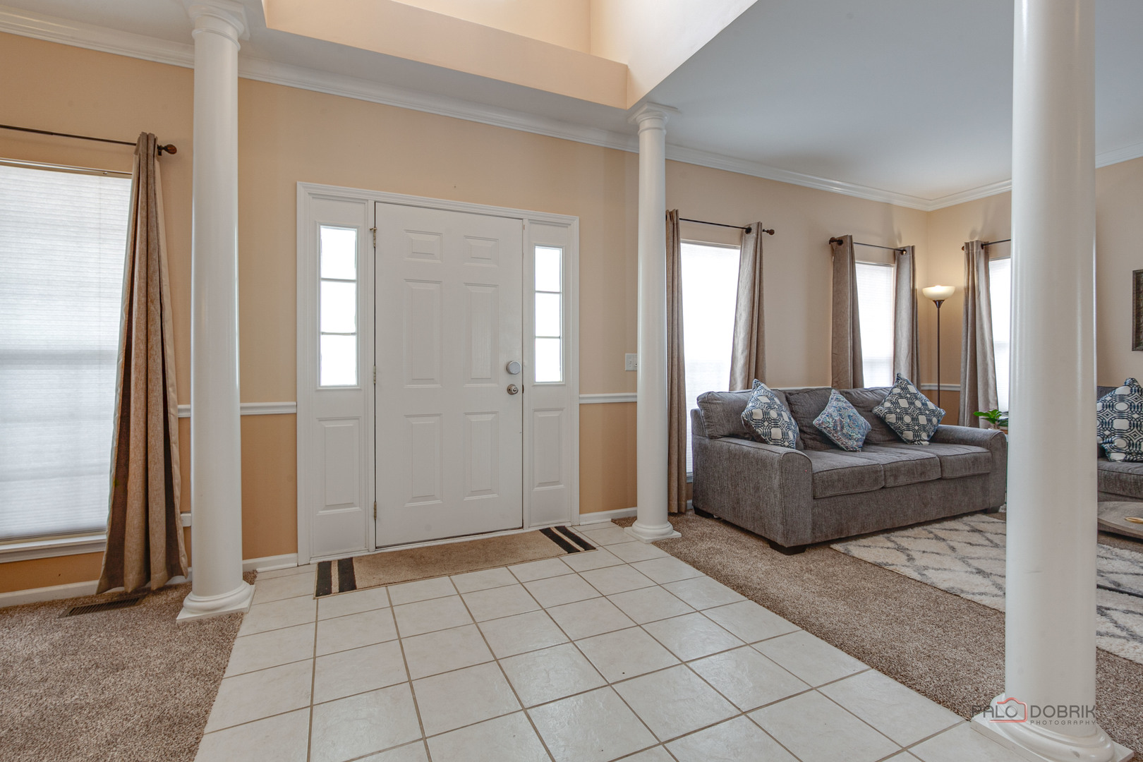 578 North Overlook Trail Round Lake, IL 60073 - Photo 4 of 42 a living room with furniture and a window