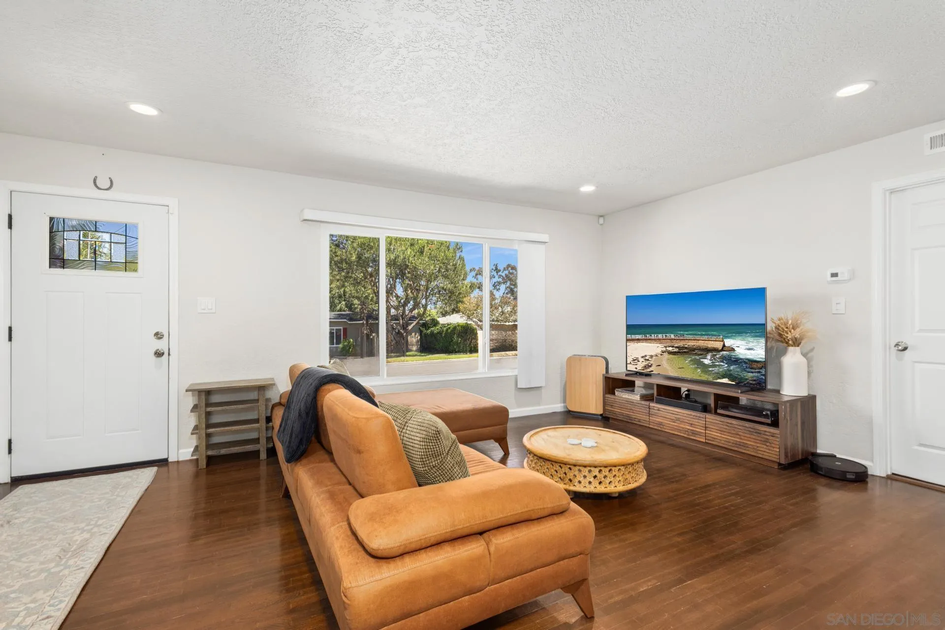 346 El Monte Road El Cajon, CA 92020 - Photo 3 of 24 Gallery Image 3