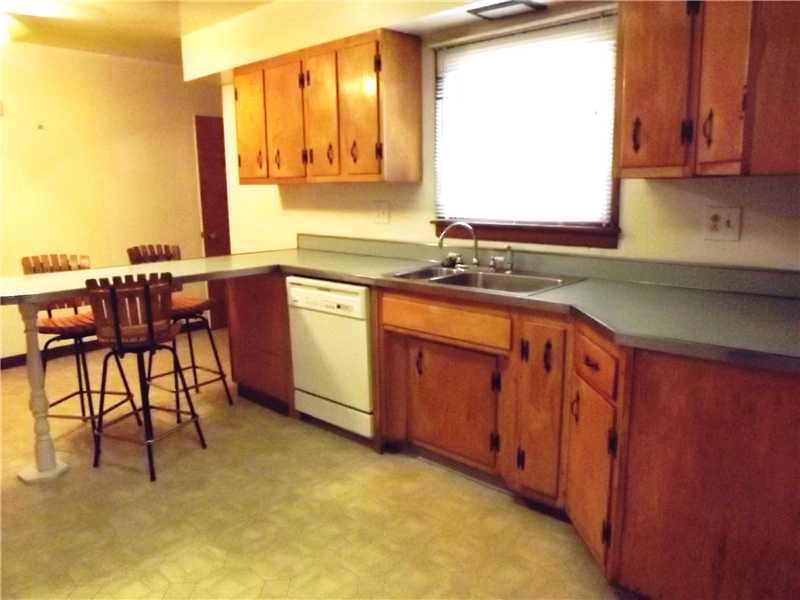960 Chapel Road Monaca, PA 15061 - Photo 3 of 7 Kitchen.