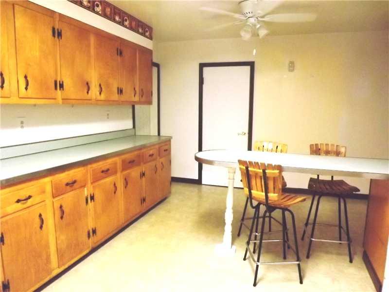 960 Chapel Road Monaca, PA 15061 - Photo 4 of 7 Kitchen.