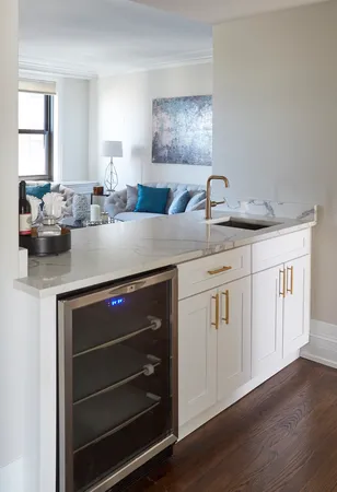 $699,999 | 3730 North Lake Shore Drive, Unit 5B, Chicago, IL 60613