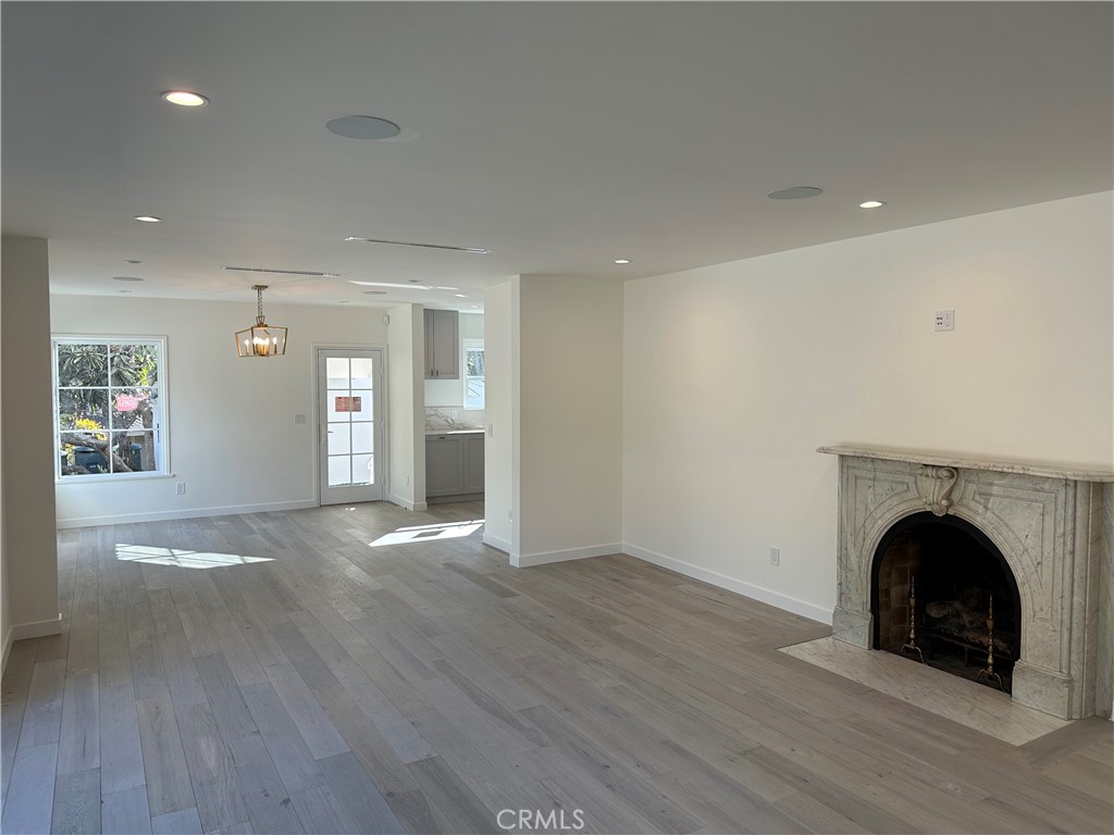 338 West Kenneth Road Glendale, CA 91202 - Photo 5 of 18