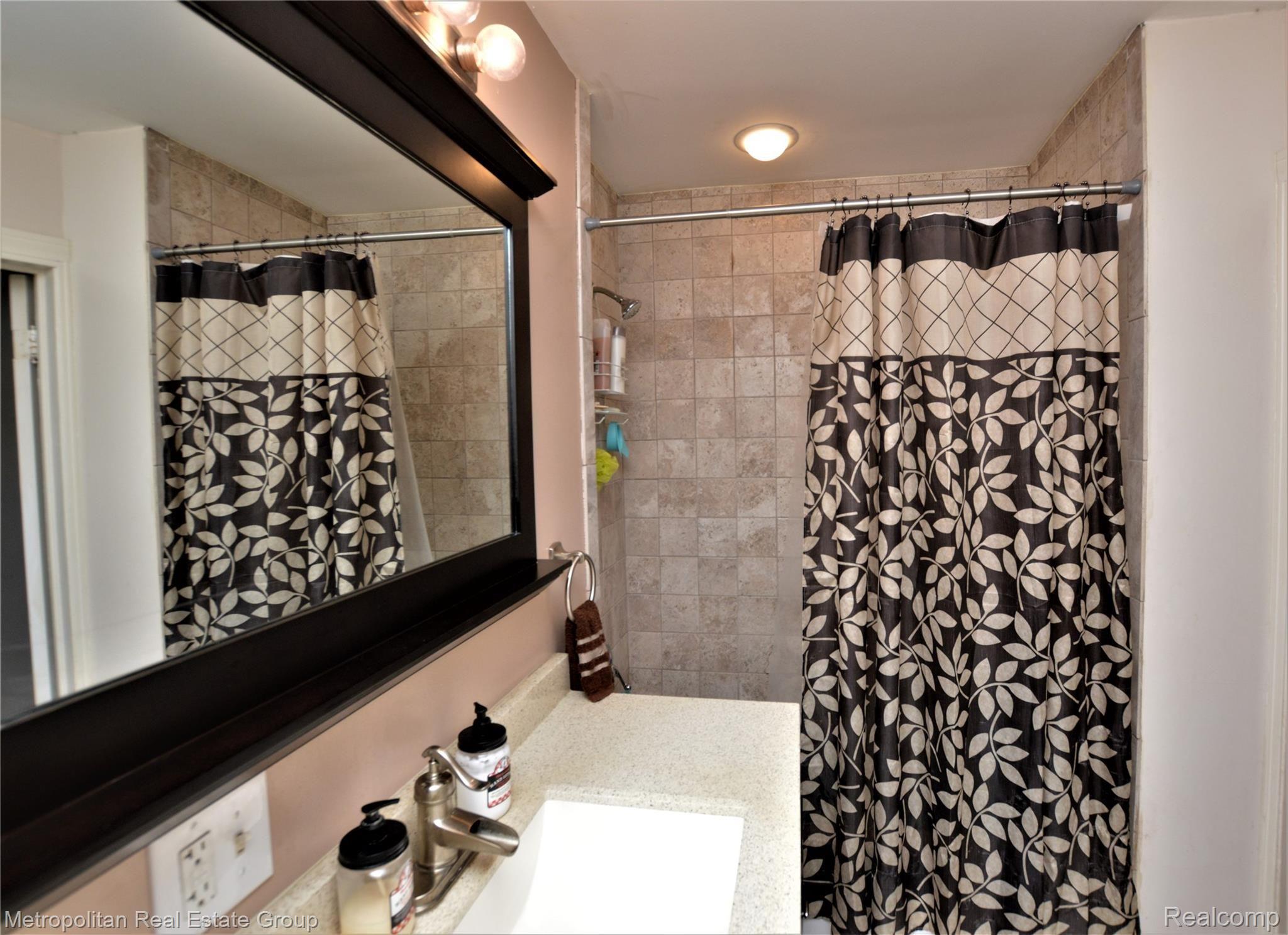 17910 Telegraph Road Romulus, MI 48174 - Photo 9 of 21 main bathroom 2.jpg