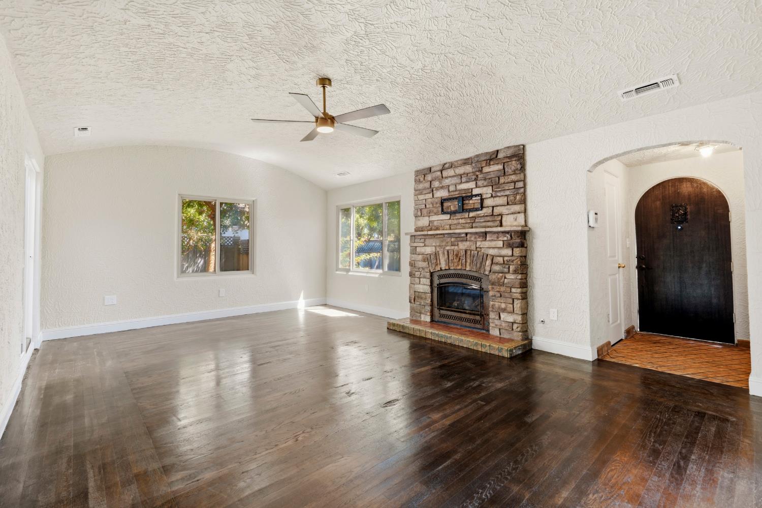 1015 College Avenue Modesto, CA 95350 - Photo 7 of 56