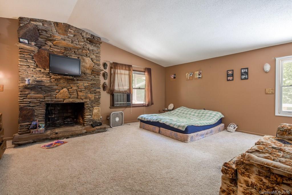 231 Old Powell Road Brevard, NC 28712 - Photo 9 of 21 Gallery Image 9