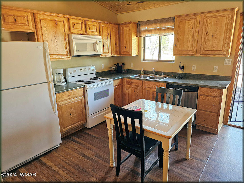 2331 South Buffalo Loop Overgaard, AZ 85933 - Photo 8 of 13 Gallery Image 8