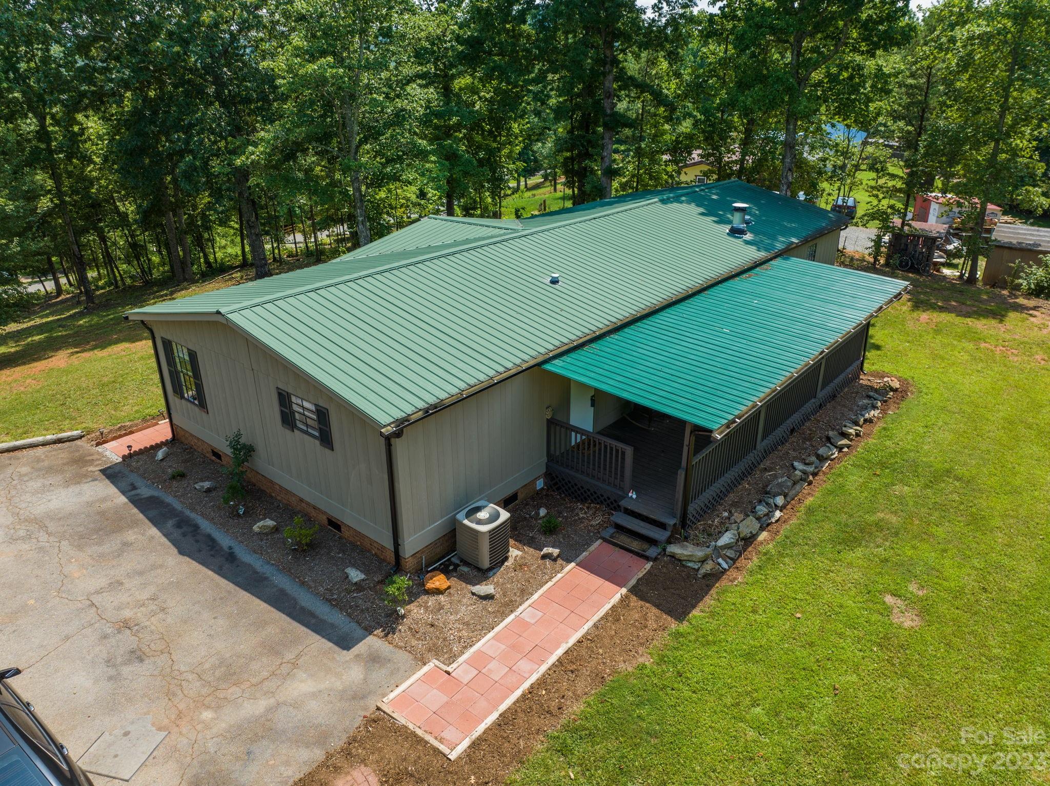 375 Apache Path Marion, NC 28752 - Photo 4 of 10 Gallery Image 4