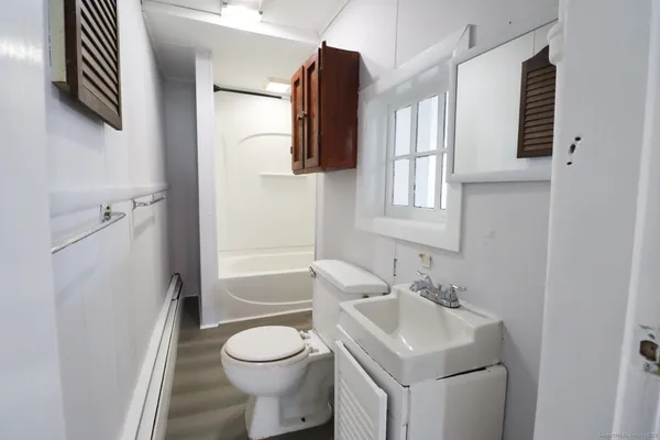 $1,595 | 48-50 Golden Street, Norwich, CT 06360