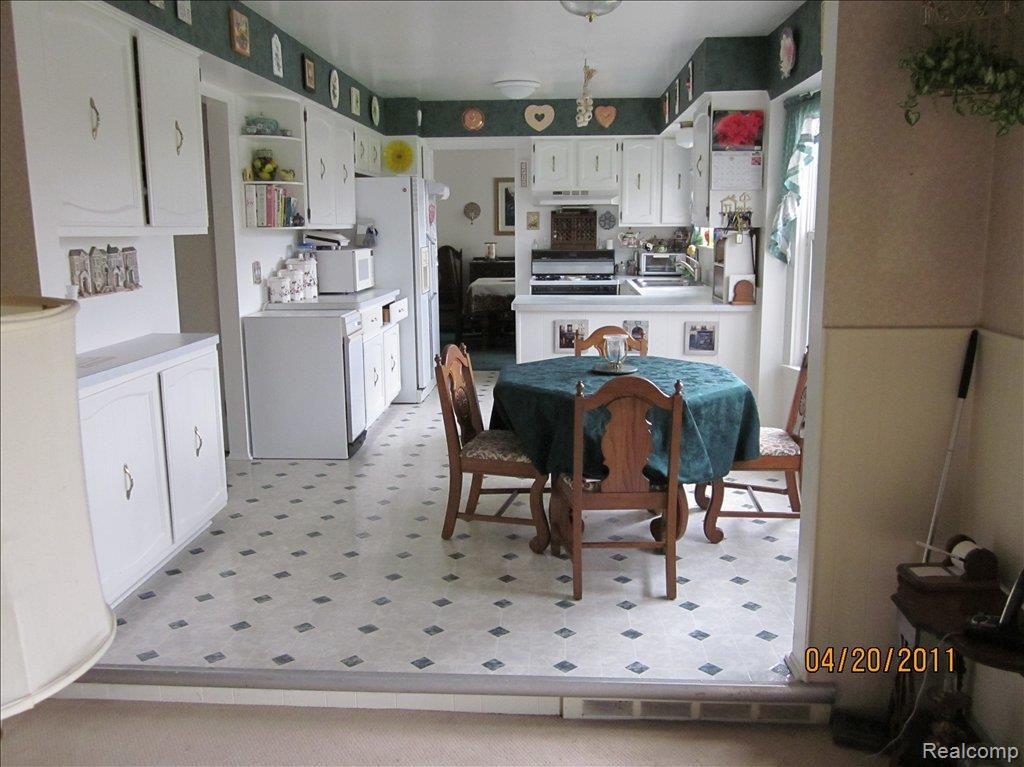 14005 Riverside Court Livonia, MI 48154 - Photo 10 of 17 Kitchen