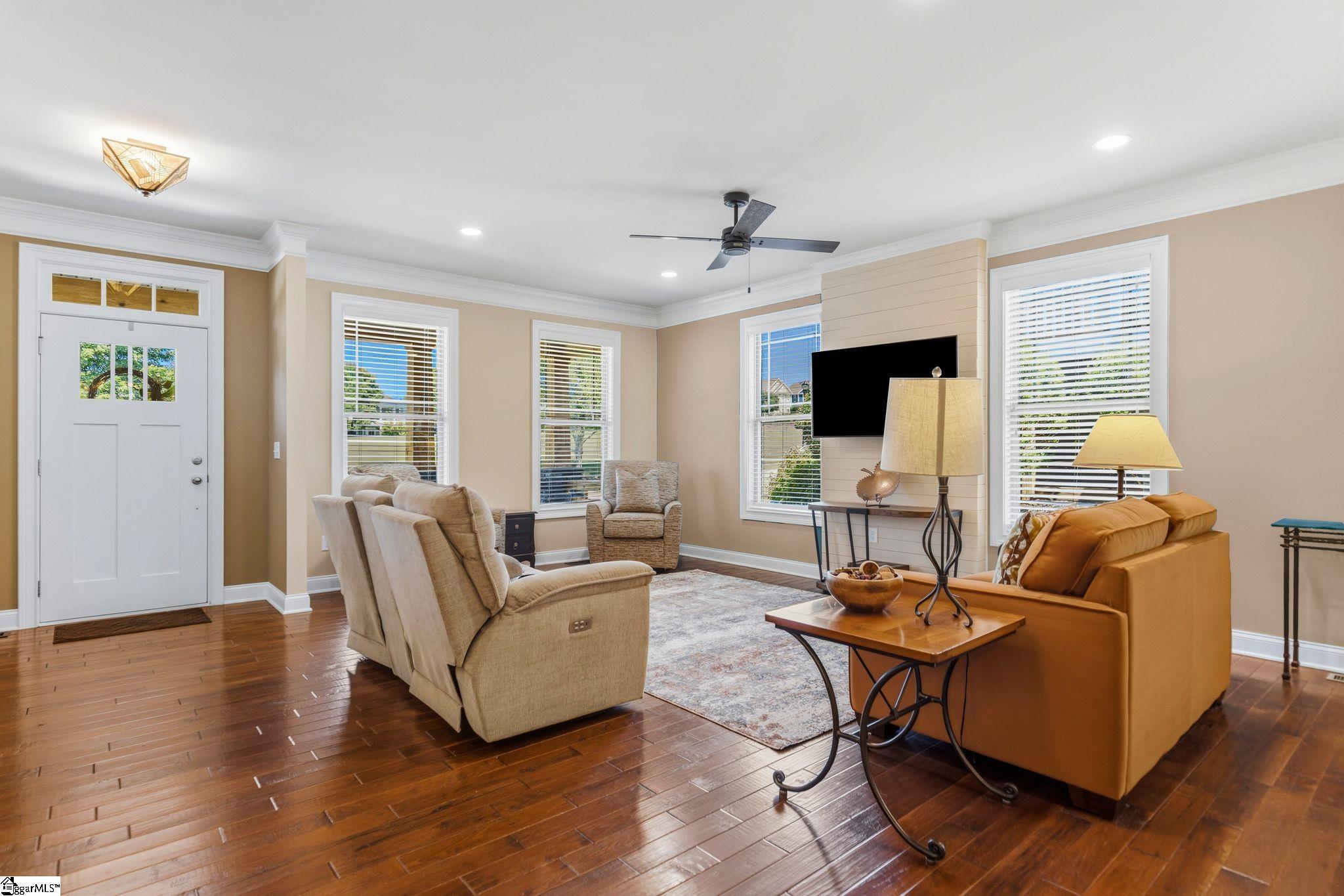 14 Ridenour Avenue Greenville, SC 29617 - Photo 4 of 34 Gallery Image 4