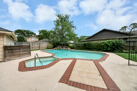 $485,000 | 839 Longview Drive, Sugar Land, TX 77478