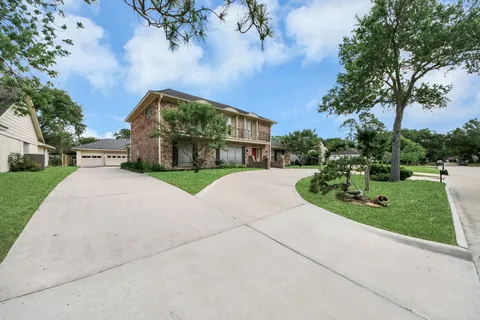 $485,000 | 839 Longview Drive, Sugar Land, TX 77478
