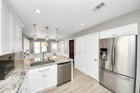 $485,000 | 839 Longview Drive, Sugar Land, TX 77478