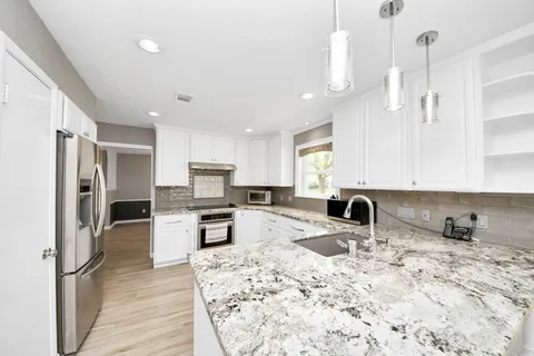 $485,000 | 839 Longview Drive, Sugar Land, TX 77478