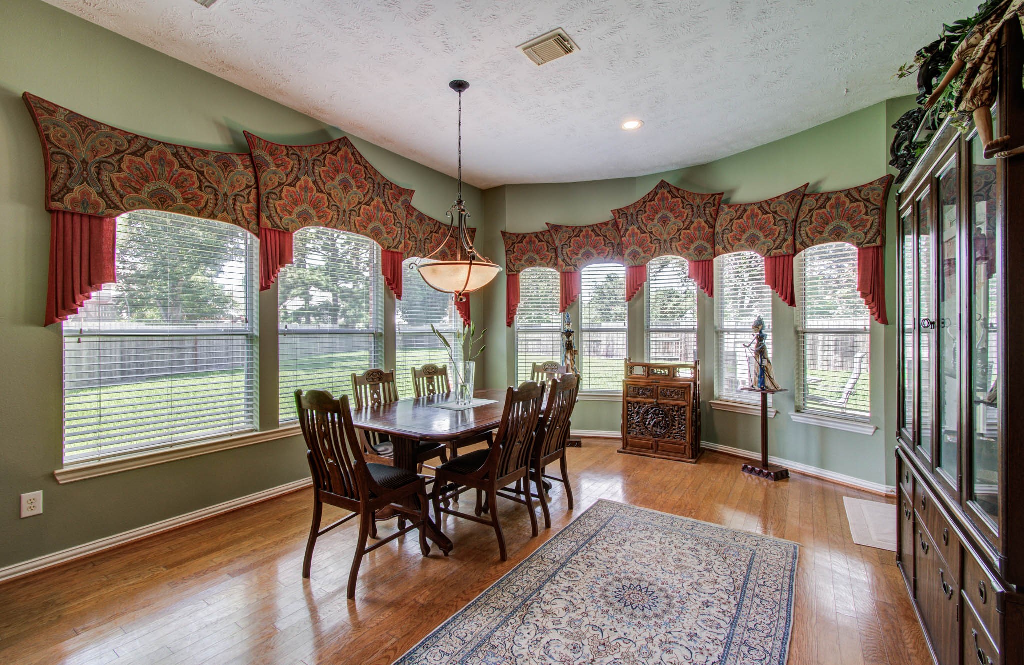 10318 Cadena Court Spring, TX 77379 - Photo 14 of 47 Oversized breakfast overlooking the spacious backyard.
