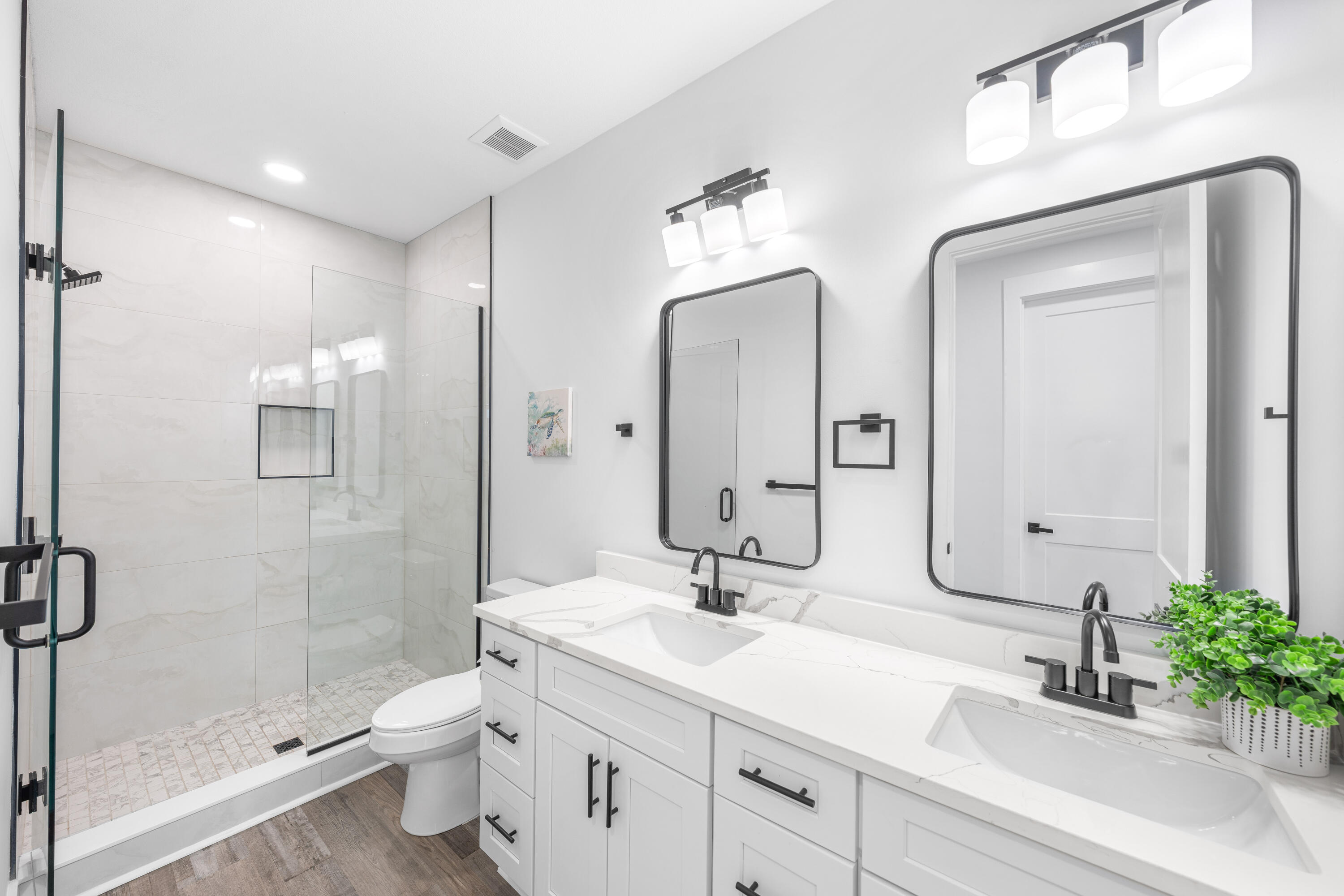 13310 Front Beach Road Panama City Beach, FL 32407 - Photo 57 of 69 2nd Floor Hall Bathroom