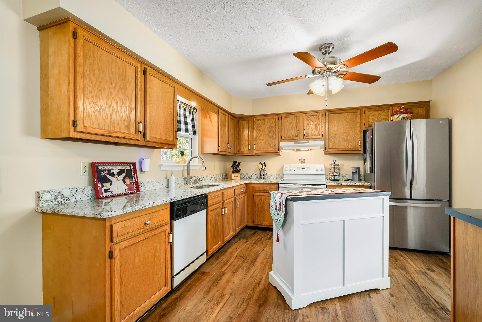 102 Independence Drive Elkton, MD 21921 - Photo 3 of 35 Kitchen with LVP Flooring