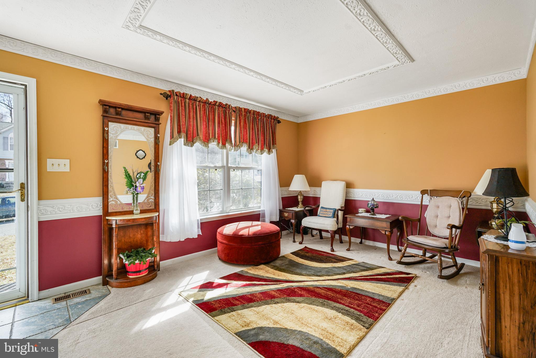 102 Independence Drive Elkton, MD 21921 - Photo 7 of 35 Living Room/ Den