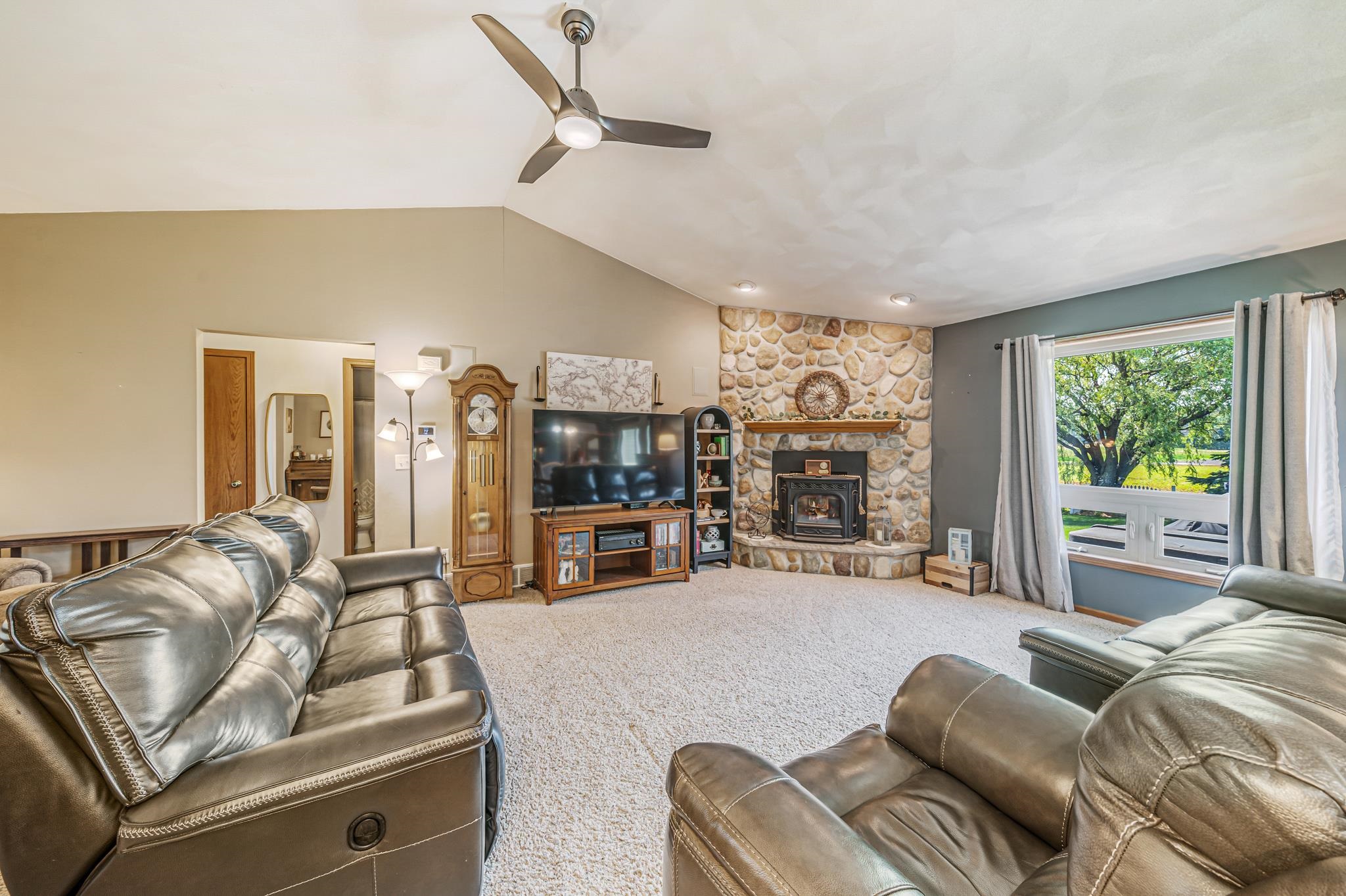 1108 Mistletoe Lane Winneconne, WI 54986 - Photo 4 of 46
