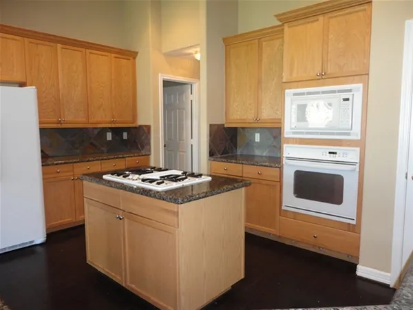 $2,380 | 7722 Heron Lakes Drive, Houston, TX 77064