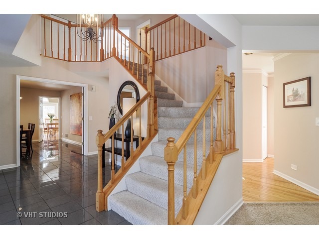 606 Raintree Road Buffalo Grove, IL 60089 - Photo 3 of 25