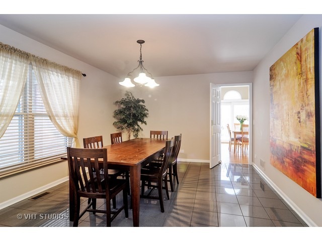606 Raintree Road Buffalo Grove, IL 60089 - Photo 10 of 25