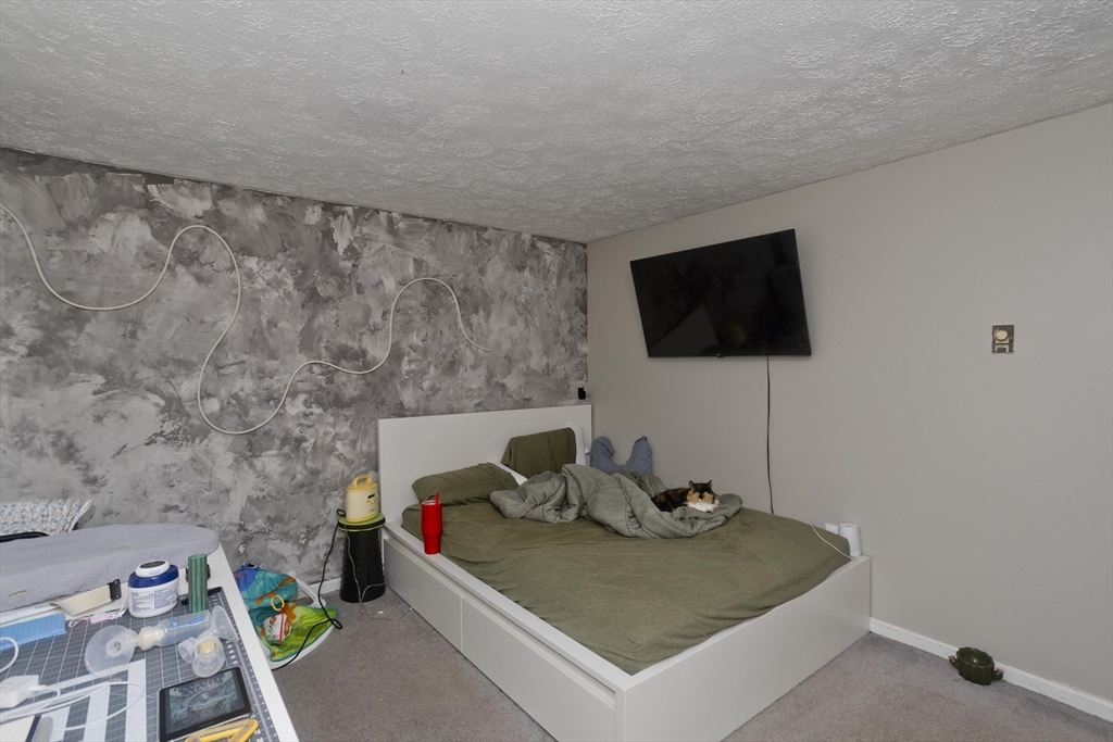 65 Hyde Avenue Springfield, MA 01107 - Photo 13 of 26