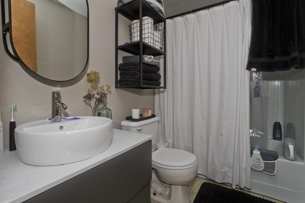 65 Hyde Avenue Springfield, MA 01107 - Photo 22 of 26