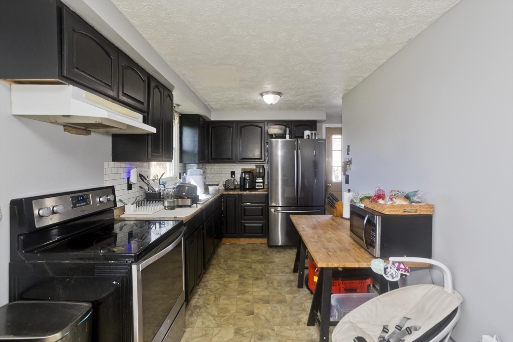 65 Hyde Avenue Springfield, MA 01107 - Photo 5 of 26