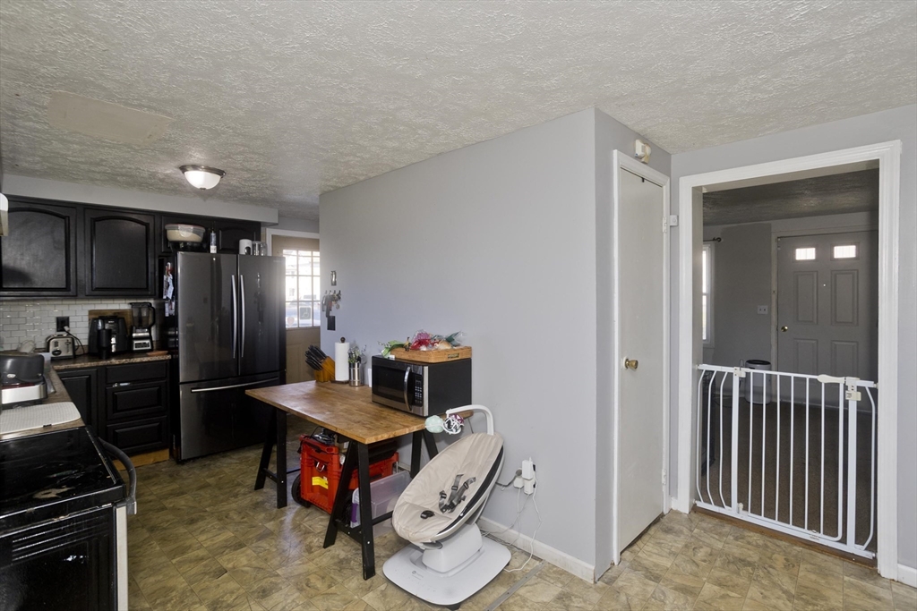 65 Hyde Avenue Springfield, MA 01107 - Photo 6 of 26