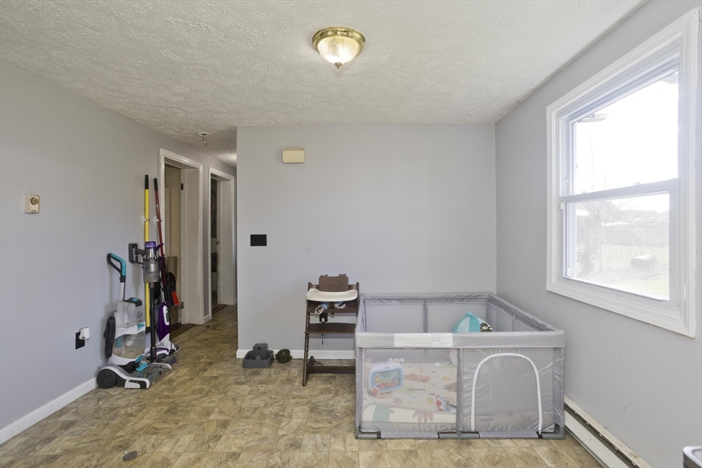 65 Hyde Avenue Springfield, MA 01107 - Photo 7 of 26