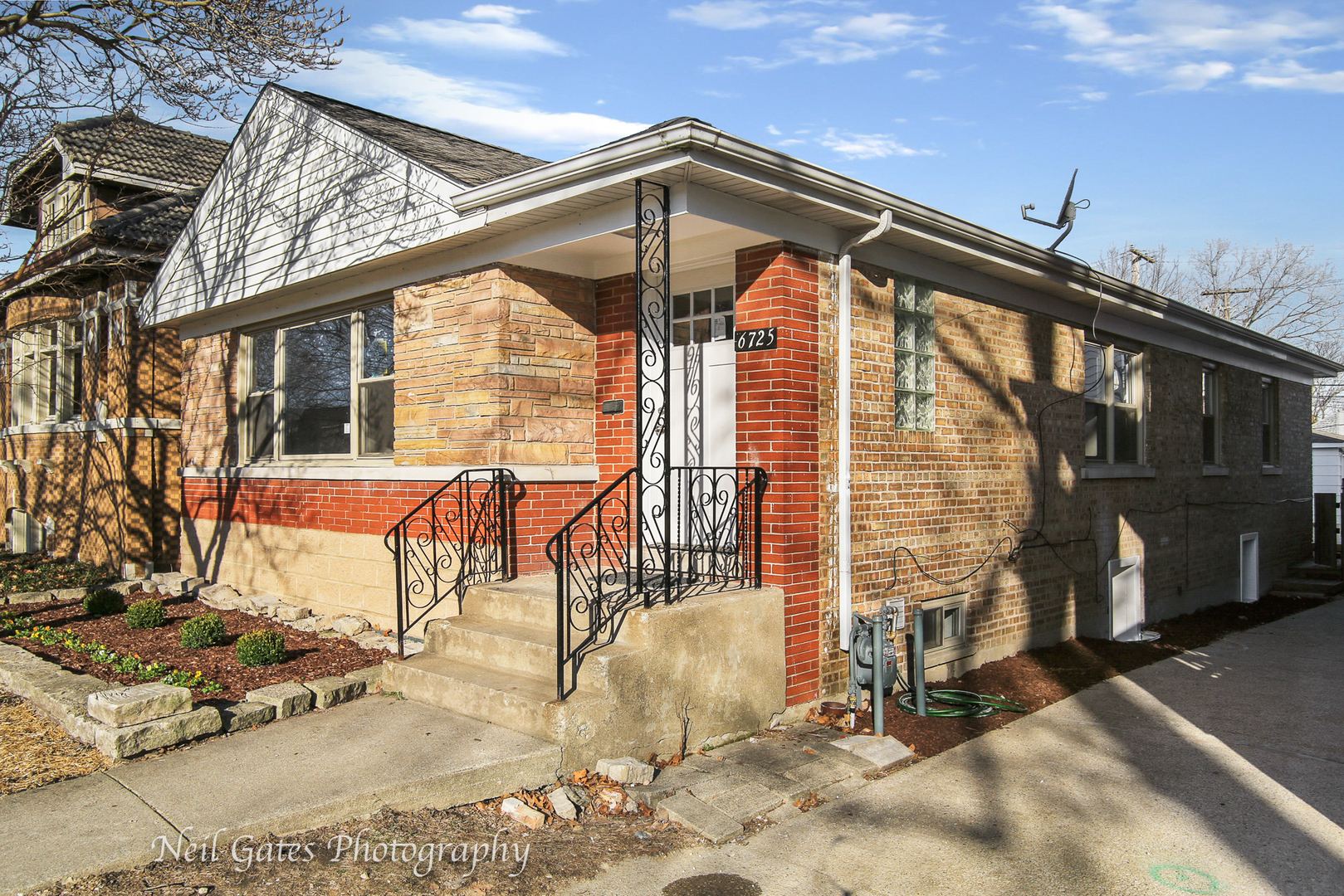 6725 Riverside Drive Berwyn, IL 60402 - Photo 2 of 27