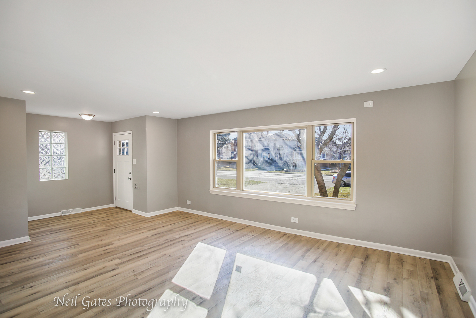 6725 Riverside Drive Berwyn, IL 60402 - Photo 3 of 27