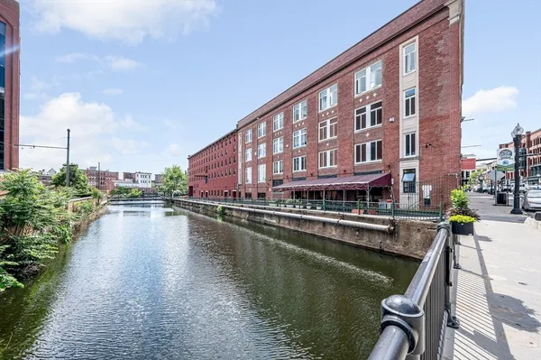 $299,999 | 15 Kearney Square, Unit 201, Lowell, MA 01852