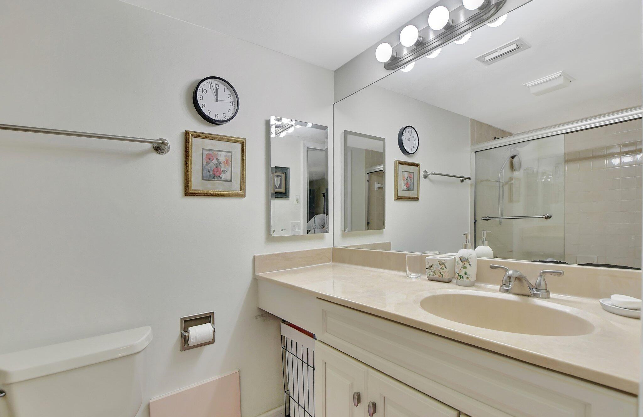 22952 Oxford Place, Unit B Boca Raton, FL 33433 - Photo 19 of 48 25-web-or-mls-DSC_0406