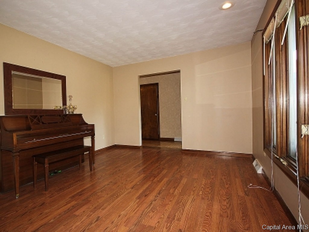 2504 Delaware Drive Springfield, IL 62702 - Photo 8 of 20 Gallery Image 8