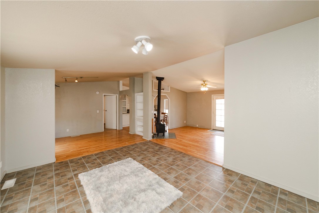 4741 Eden Road Golden Valley, AZ 86413 - Photo 6 of 75 Living Room