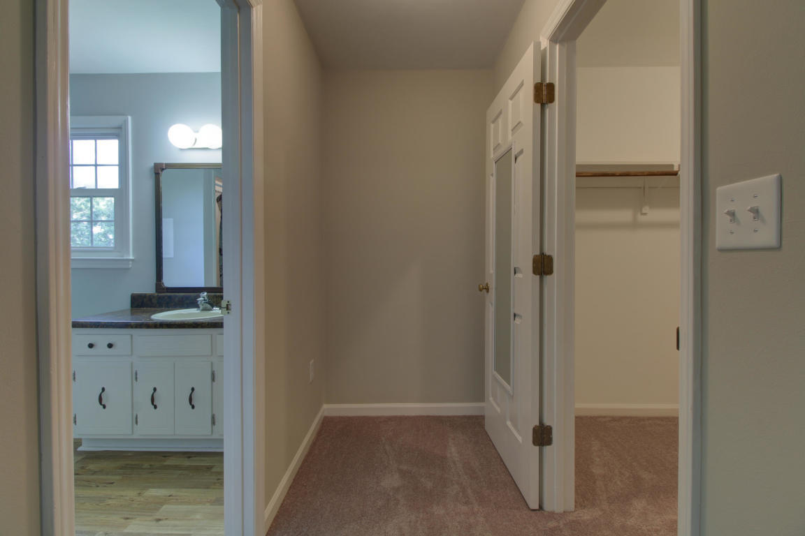 2636 Summit Ridge Road Northeast Roanoke, VA 24012 - Photo 15 of 30 20160808005910900149000000-o