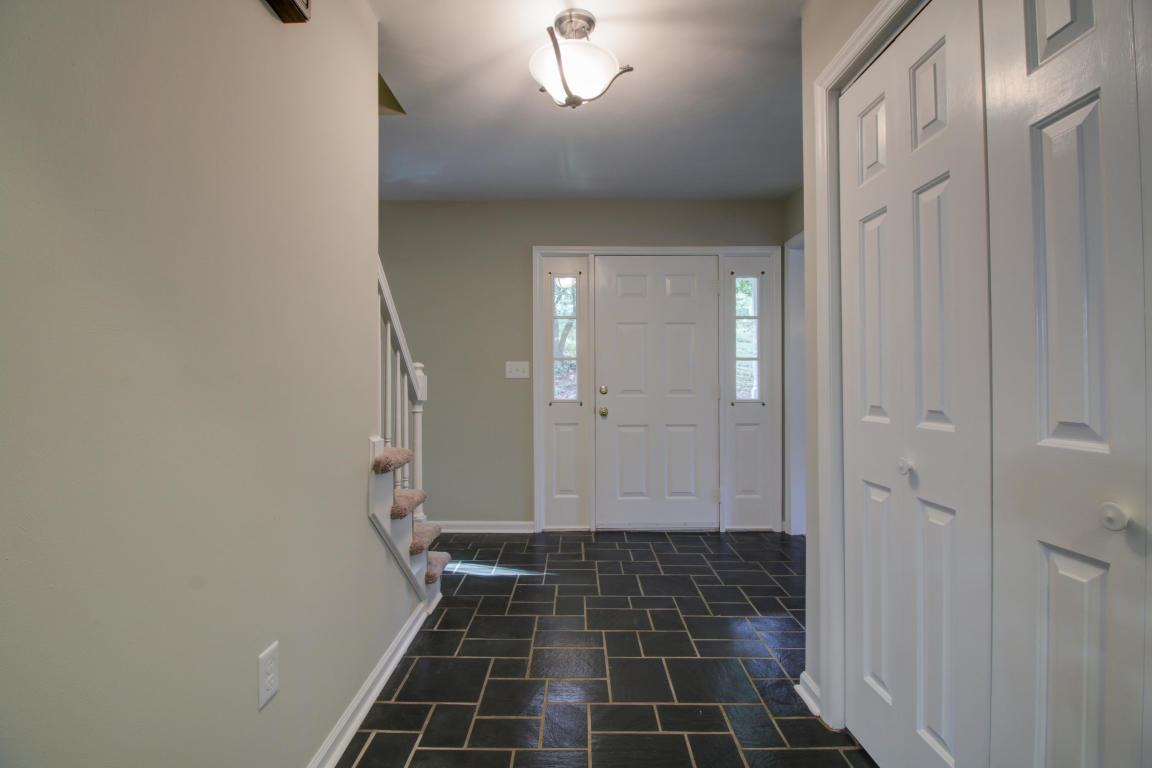2636 Summit Ridge Road Northeast Roanoke, VA 24012 - Photo 4 of 30 20160808010020290230000000-o
