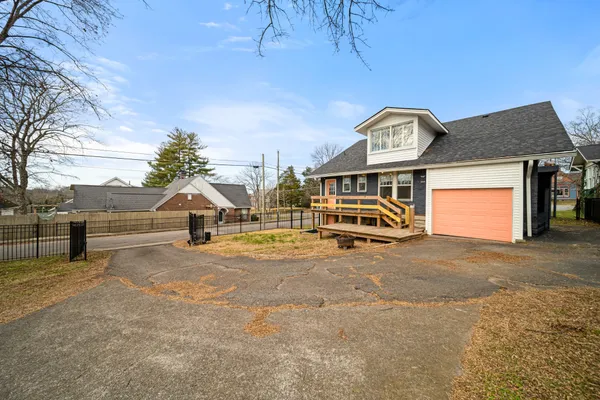 $439,900 | 610 5th Avenue West, Springfield, TN 37172