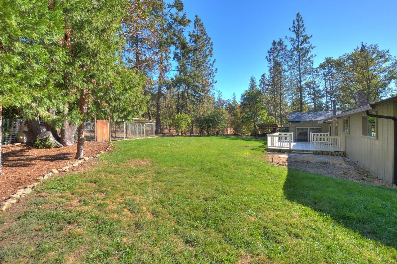 833 Upper Applegate Road Jacksonville, OR 97530 - Photo 44 of 58 a view of a house with a yard