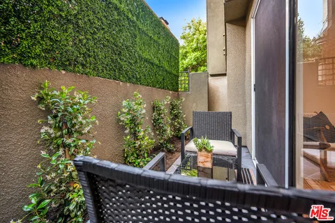 $898,000 | 10664 Wilkins Avenue, Unit 202, Los Angeles, CA 90024