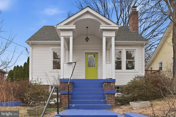 a front view of house with yard