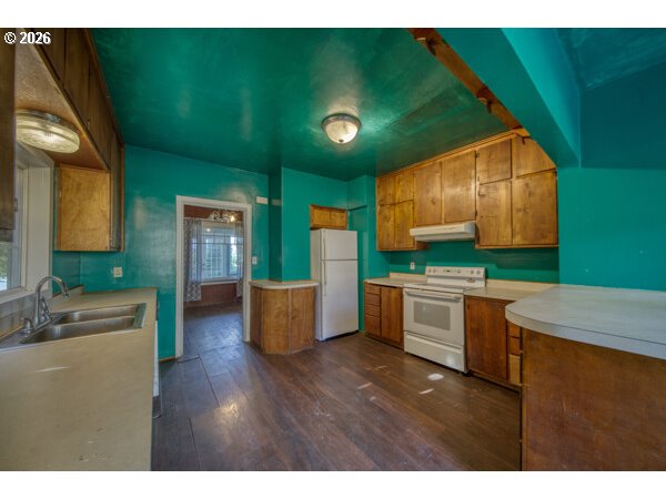 1090 Fir Avenue Reedsport, OR 97467 - Photo 10 of 40 Kitchen