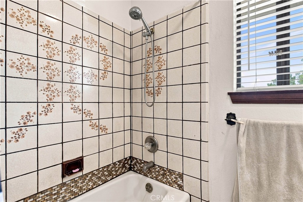 14367 Flathead Road Apple Valley, CA 92307 - Photo 28 of 53 Main bathroom