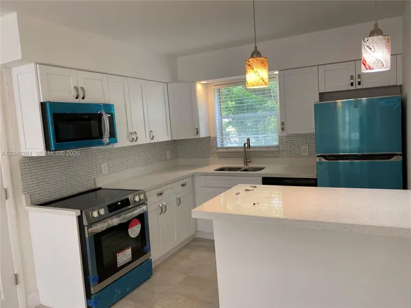 $2,200 | 601 Southeast 5th Court, Unit 208, Fort Lauderdale, FL 33301